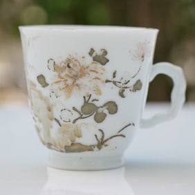 1752 Nanking Cargo Shipwreck Chinese Tea Cup, Chrysanthemum Rock