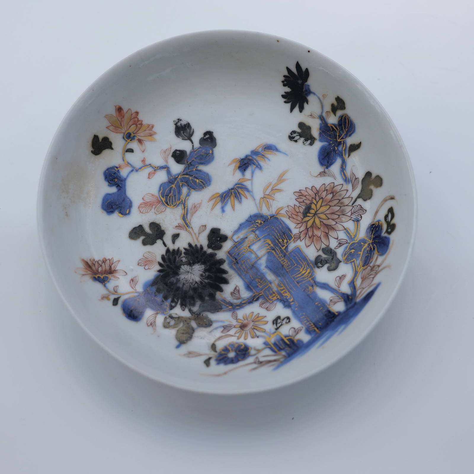 1752 Nanking Cargo Shipwreck Chinese Imari Saucer, Chrysanthemum Rock