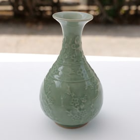 Chinese Celadon Ware Ceramic Pear-Shaped Vase