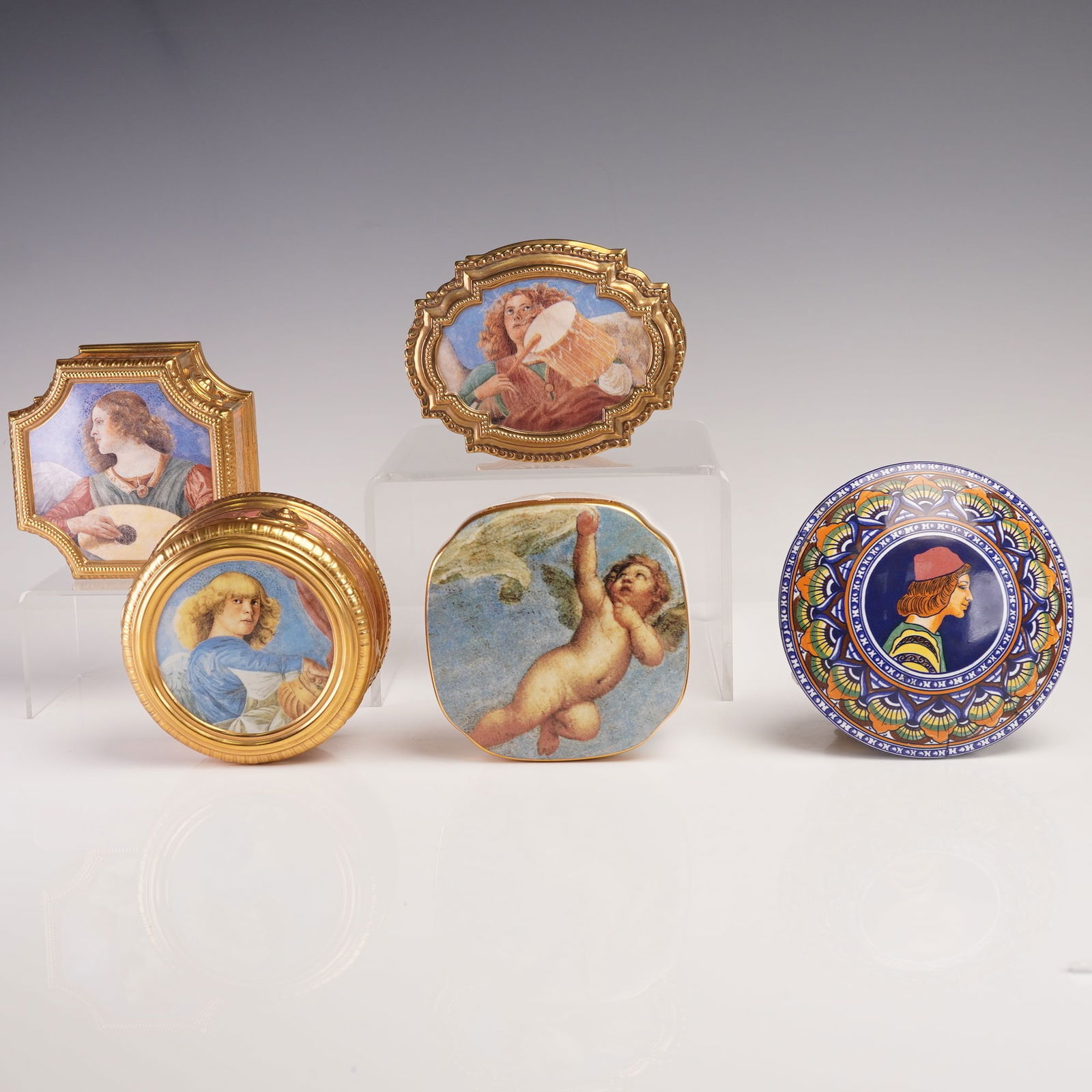 5pc Decorative Collectible Boxes Italian Music Boxes & Villeroy Boch: This set includes five collectible boxes, featuring four from Italy and one from Germany. The four Italian boxes are part of the Angels of the Vatican series by Franklin Mint, produced in collaboratio