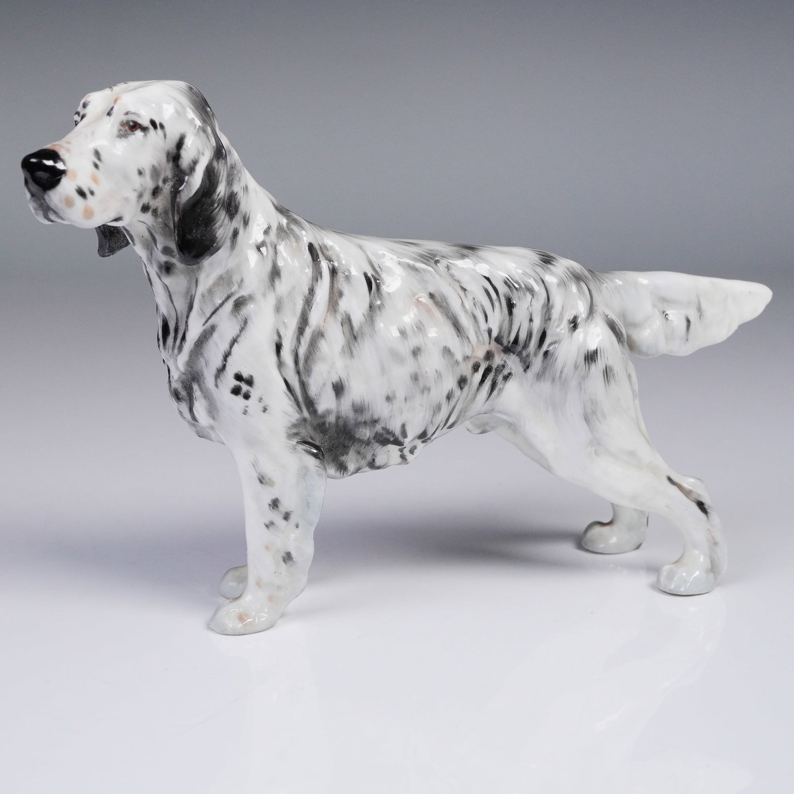 Royal Doulton Dog Figurine, English Setter HN1050: Royal Doulton porcelain figurine of an English Setter, model HN1050, depicted in a standing pose with naturalistic modeling and hand-painted black and gray speckled coat. This piece highlights the bre