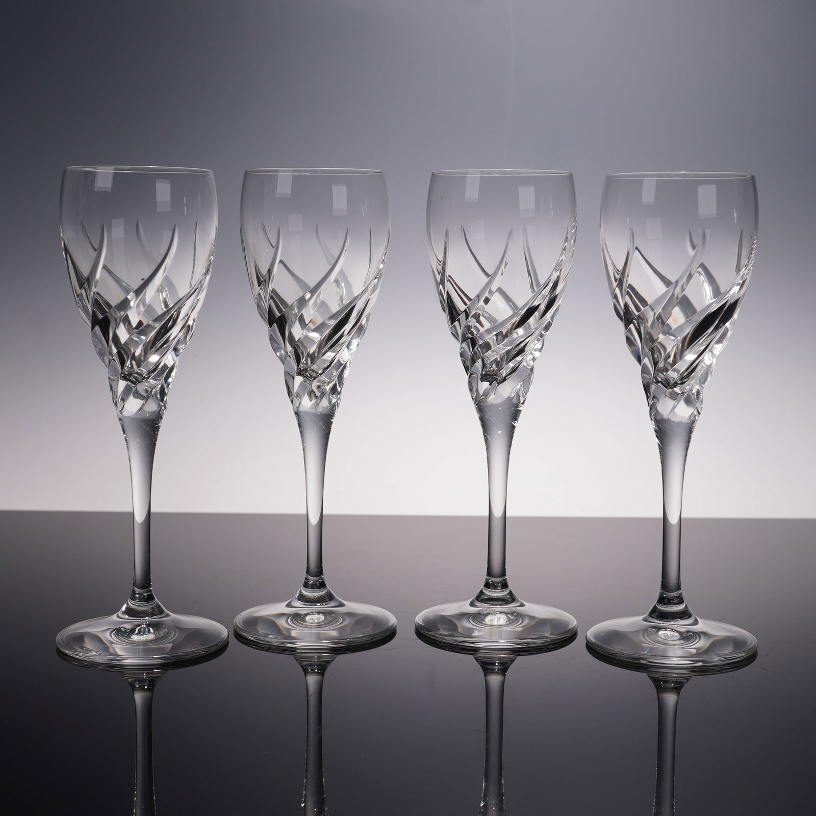 4pc Da Vinci Cordial Glasses, Pistoia: This set of four Da Vinci Pistoia cordial glasses features a stunning twisted design that sparkles with every angle. The tall slender stems and elegant bowls create a refined silhouette, perfect for s