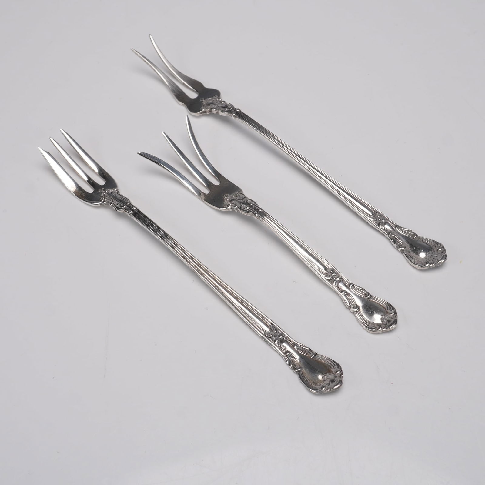 3pc Gorham Sterling Silver Chantilly Pickle, Cocktail & Lemon Forks (1 of 9)