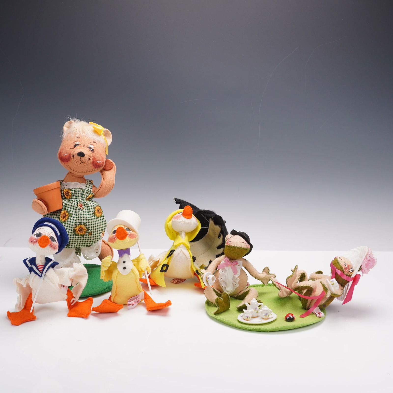 5pc Vintage Annalee Figures, Ducks, Frogs and Bear (1 of 3)