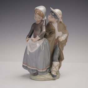 Lladro Porcelain Figurine, Little Couple Kissing 01001188