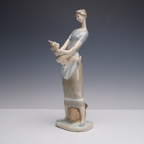 Lladro Porcelain Figurine, Mother and Child 01004575