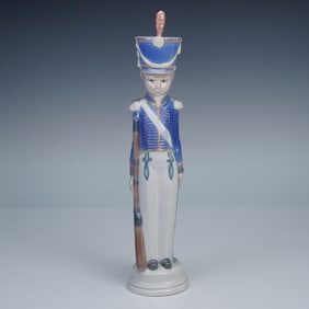 Lladro Porcelain Figurine, Soldier with Gun 1001164