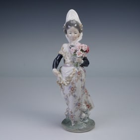 Lladro Porcelain Figurine, Valencian Lady, Item #01001304