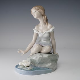 Lladro Porcelain Figurine, Reflections of Helena 01007706