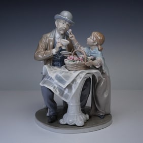 Lladro Porcelain Figurine, Little Flower Seller 1005082