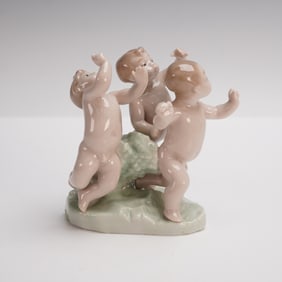 Lladro Porcelain Figurine, Playing Tag 1005804