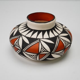 Gwen Patricio Acoma Pueblo Pottery Vase