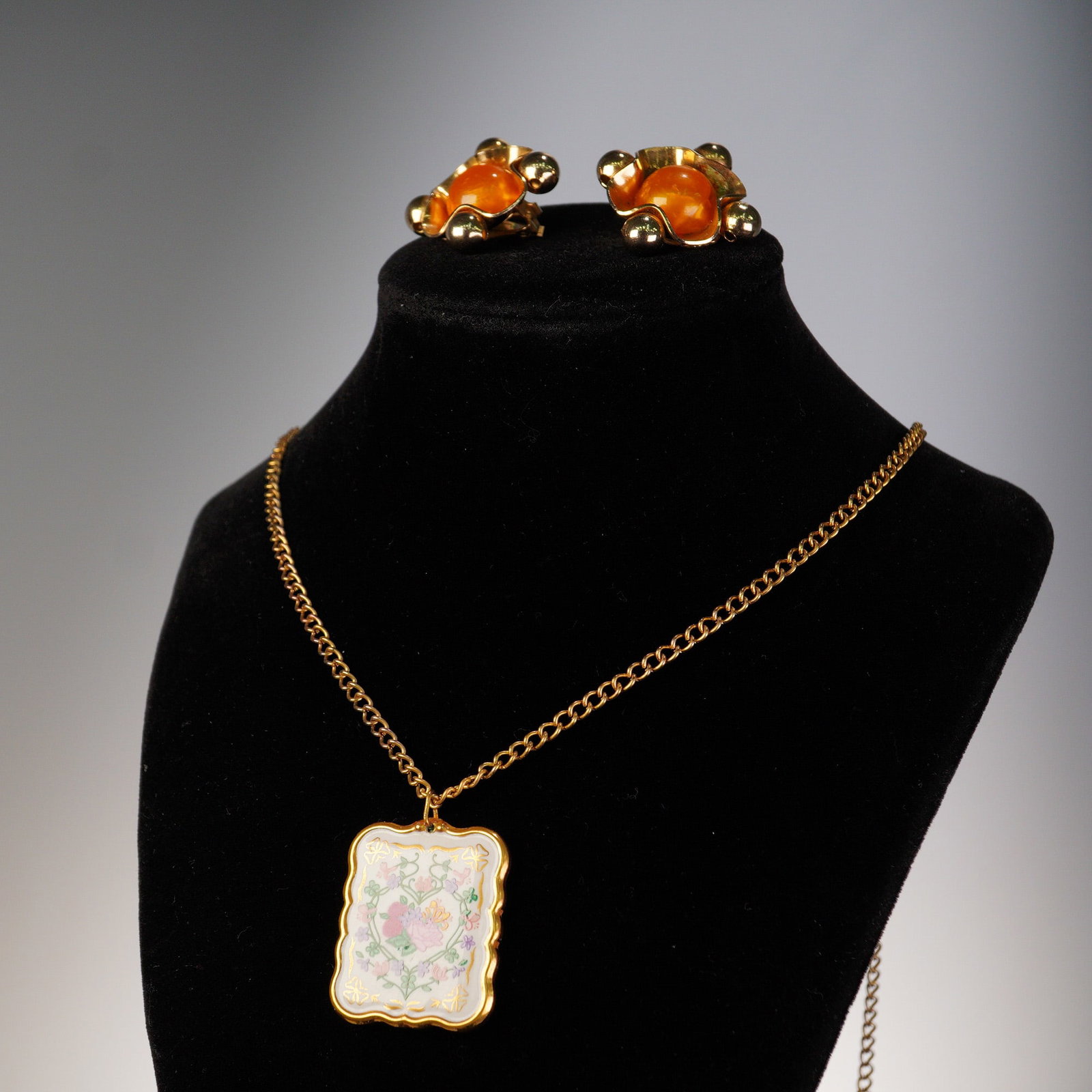 3pc Jewelry Set, Clip On Earrings & Pendant with Chain (1 of 8)