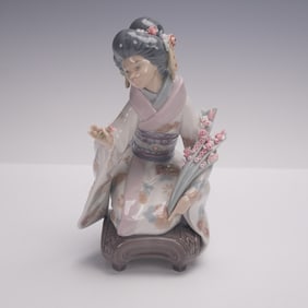 Lladro Porcelain Figurine, Kyoko 1001450