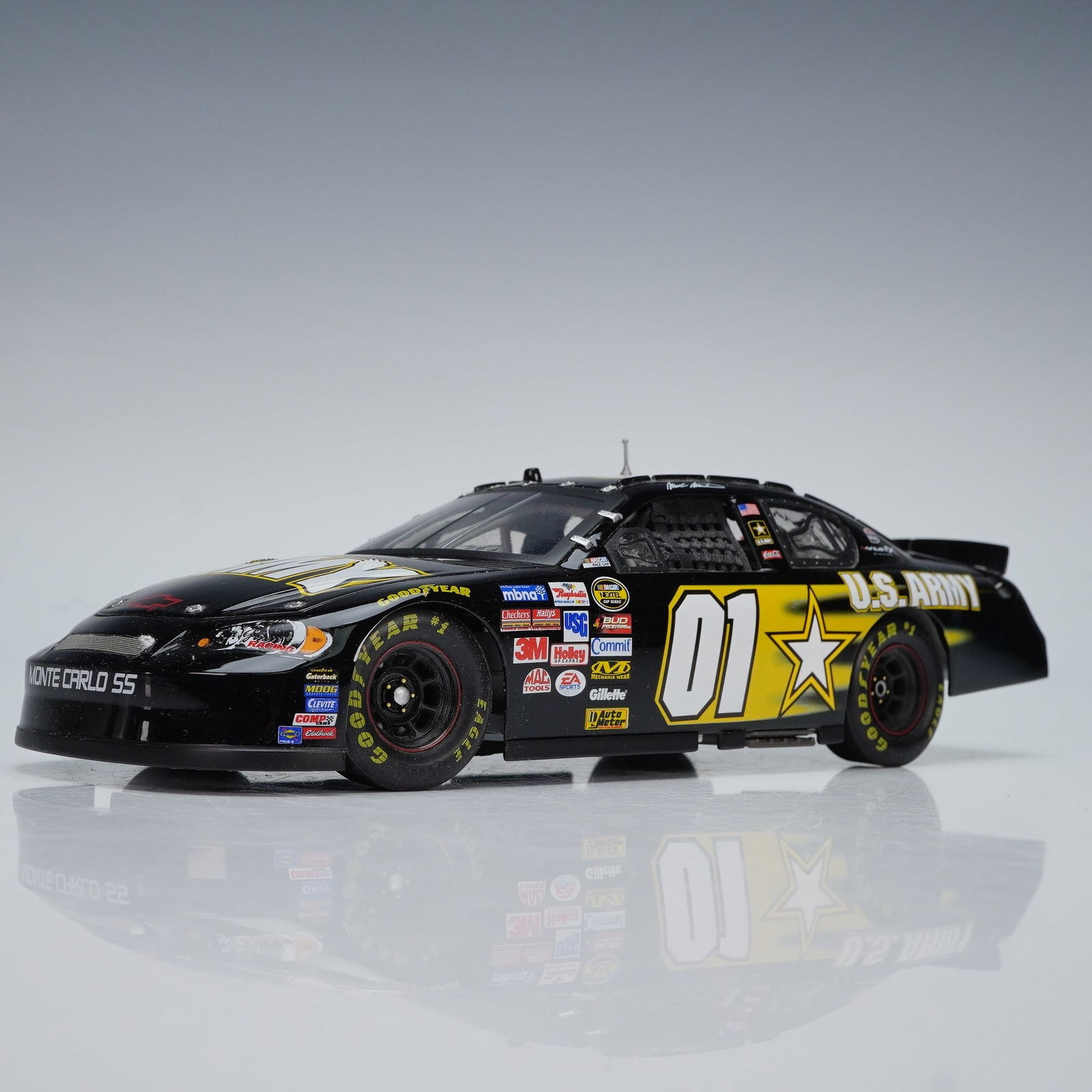 Checkered Flag Sports 2007 Mark Martin #01 U.S. Army Monte Carlo Model Car (1 of 6)