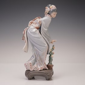 Lladro Porcelain Figurine, Mayumi 01001449