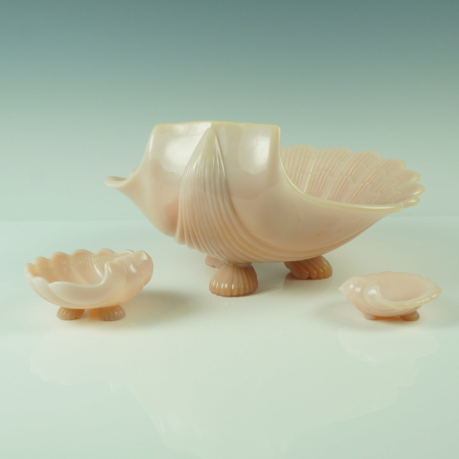 3pc Vintage Cambridge Glass, Crown Tuscan Opaque Pink Glass Seashell Bowls (1 of 5)