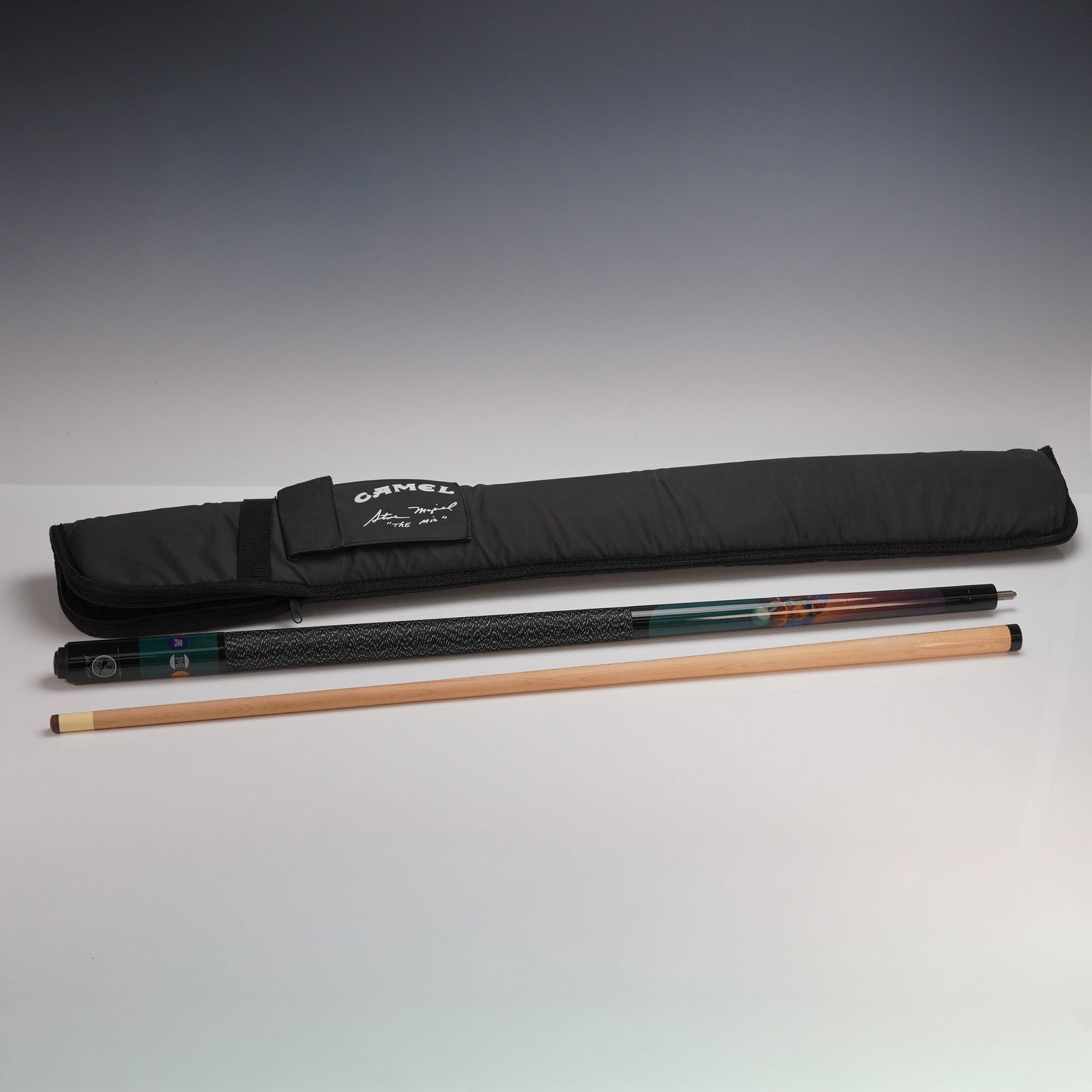 Camel Cigarettes Joe Cool Pool Cue and Carry Case (1 of 7)