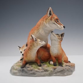 Boehm Porcelain Figurine Fox with Cubs Model 20121