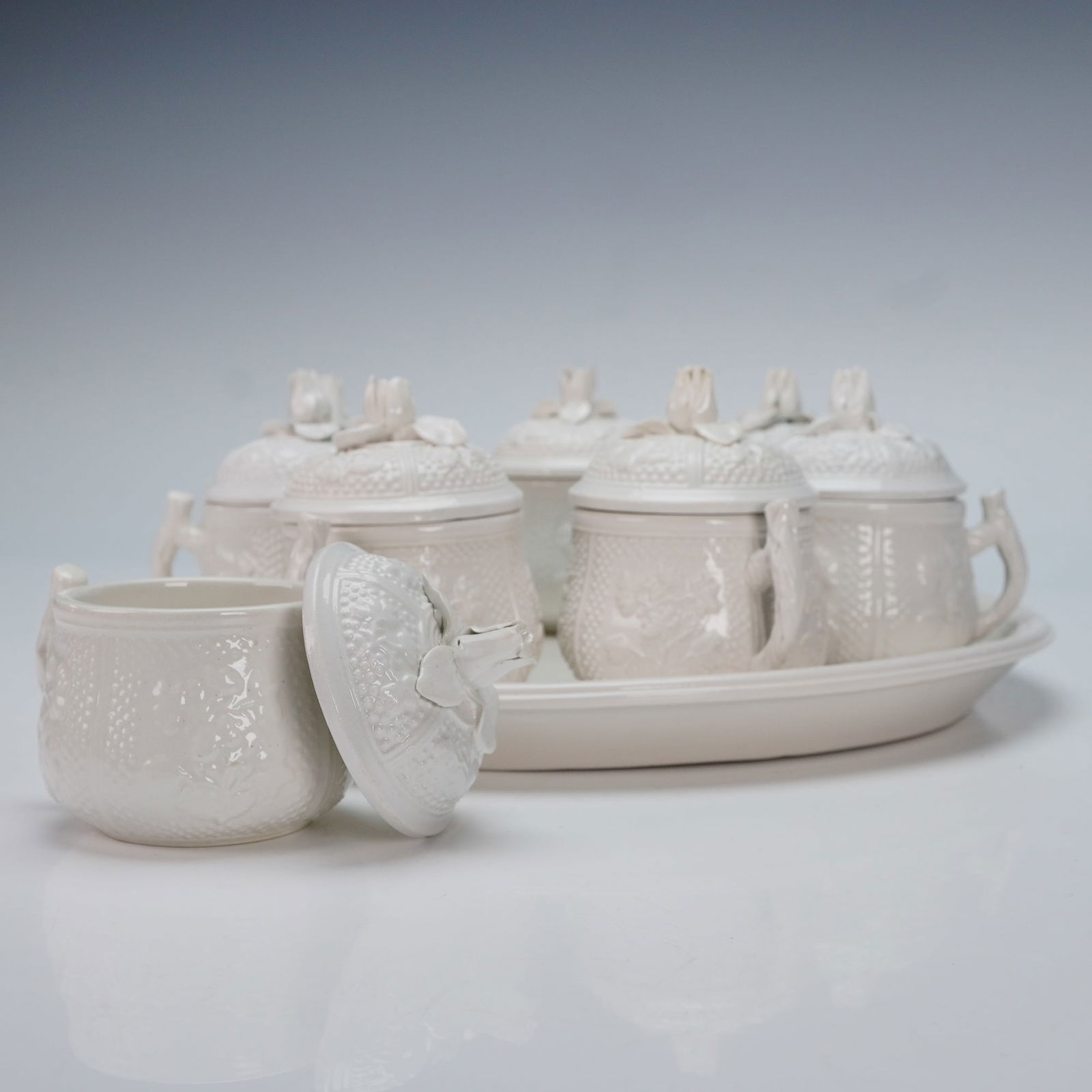 9pc Mottahedeh Italian Pot de Creme Lidded Cups with Tray: Set comprising eight lidded dessert cups and a matching tray. The pieces are reproductions of 18th-century Pont aux Choux factory designs, originally created in France during the late reign of Louis X