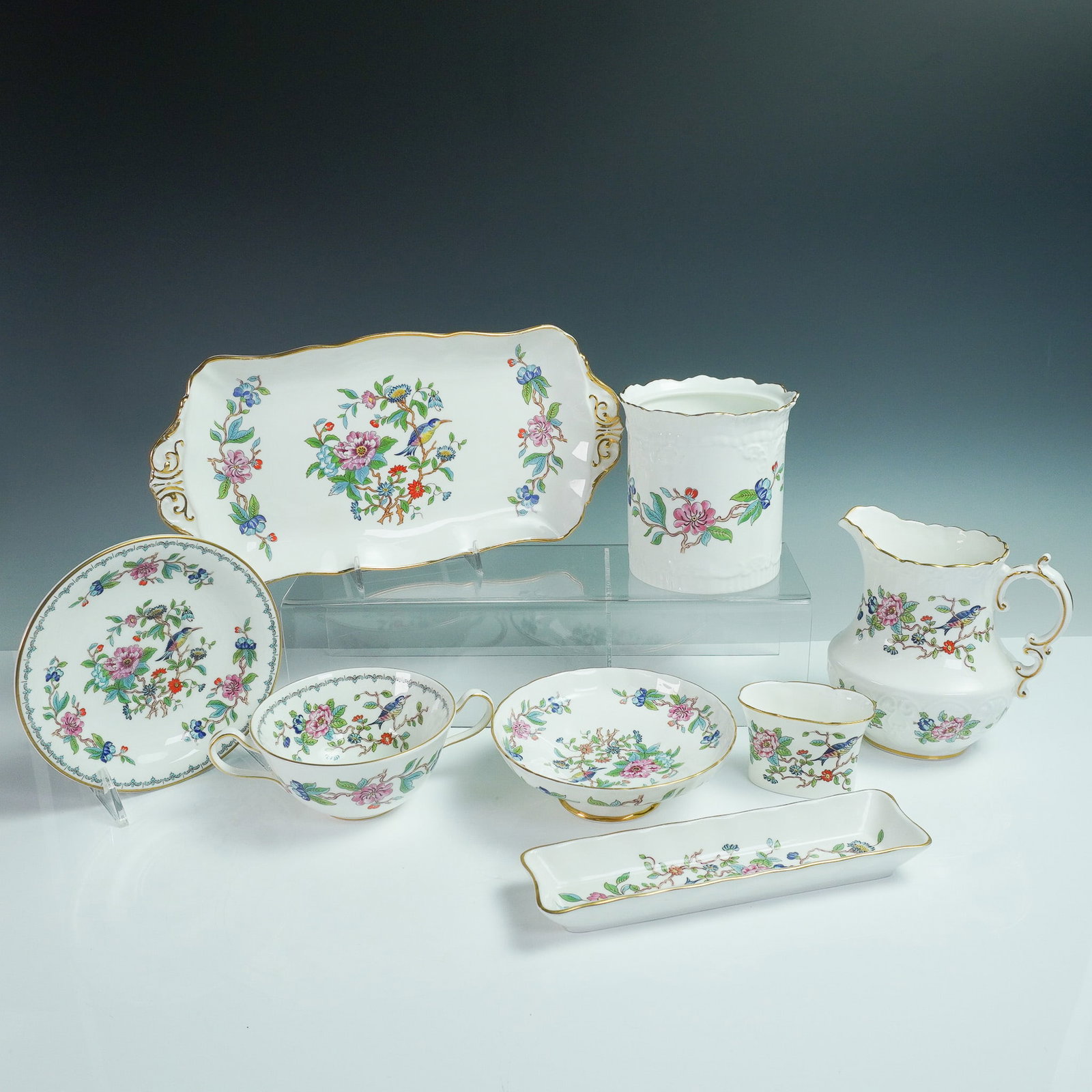 8pc Aynsley Fine China Pembroke Tea and Tableware Set: This Aynsley bone china tea and tableware set features the "Pembroke" pattern, a reproduction of an 18th-century Aynsley design. The set includes a variety of serving and dining pieces adorned with vi