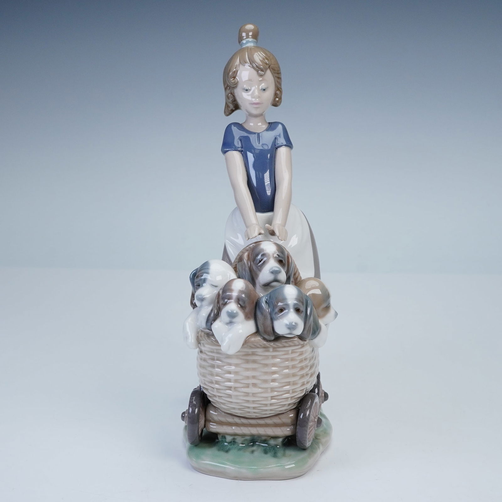 Lladro Porcelain Figurine, Litter of Fun 01005364 (1 of 6)