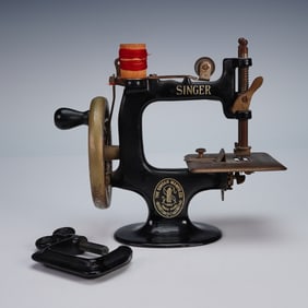 Singer Cast Iron Child's Sewing Machine with C-Clamp