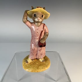 Royal Doulton Bunnykins Figurine, Sightseer Bunny DB215