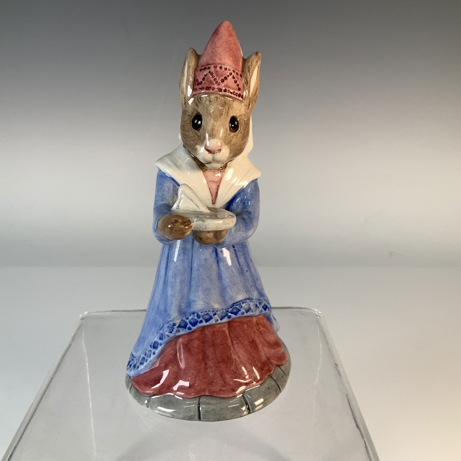 Royal Doulton Bunnykins Figurine, Sundial Bunnykins DB213: Charming Royal Doulton Bunnykins figurine titled Sundial Bunnykins (DB213). This delightful piece features a whimsical design from the Bunnykins of the Year series, issued in 2000. Expertly crafted it