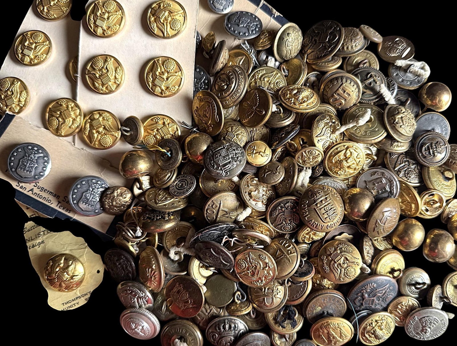 A bag lot of div 1 & 3 Uniform/Military buttons: A large selecti0on of assorted 19th/20th century examples. This heavy bag lot includes a variety of examples and ages. Probably a few sleepers in this selection so look as closely as you can. Issued: 