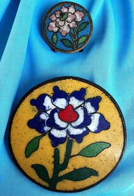 A small card of division one enamel buttons