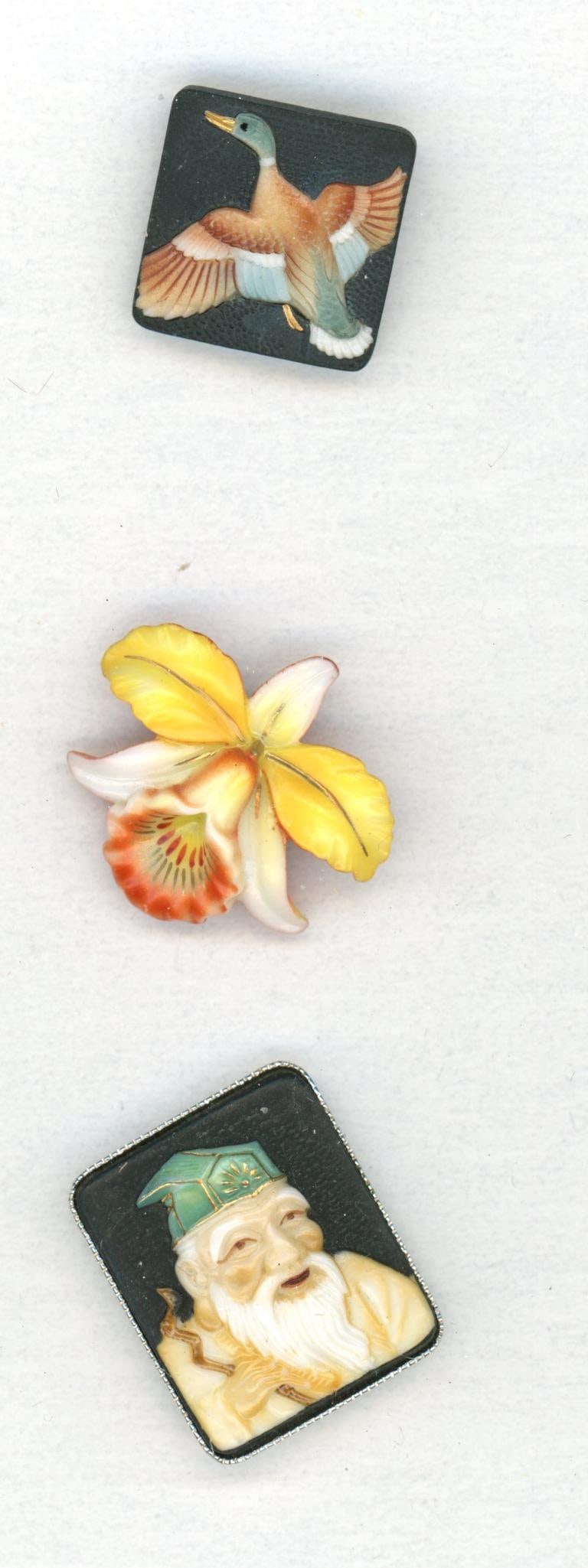 A small card of buttons from Japan: 3 Medium 20th century Japanese Arita porcelain examples. Arita buttons from the Arita province of Japan are certainly desirable buttons among collectors including Connie Robinson. Here we have a color