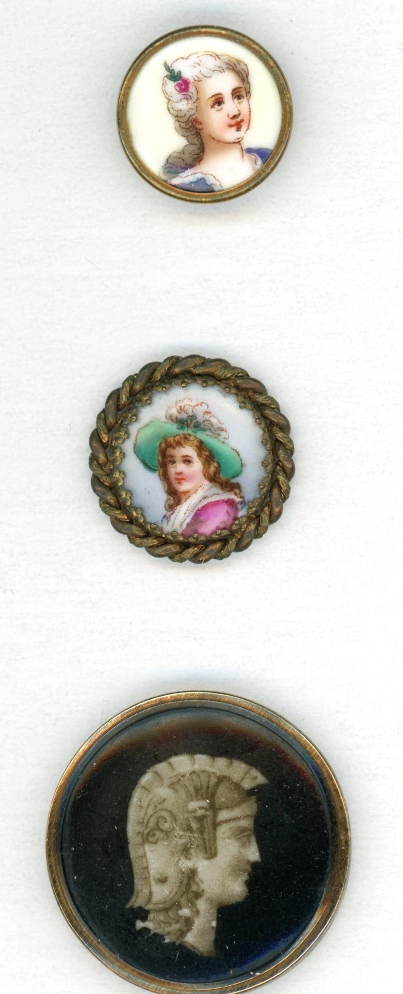 A small card of division one head buttons (1 of 5)