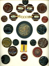 A card of division three assorted Bakelite buttons
