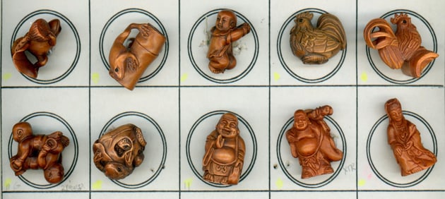 A partial card of division three Boxwood buttons