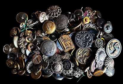 A bag lot including a plethora of metal buttons