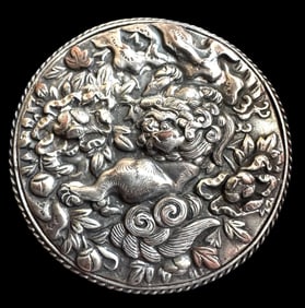 A division one Chinese pictorial silver button