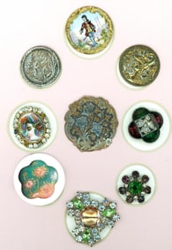 A small card of div. 1 & 3 assorted material buttons