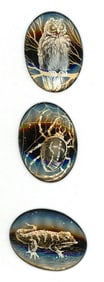 A small card of division three lacquer buttons