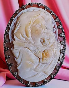 A division one Oval shell pictorial button