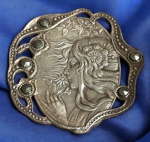 A division one pictorial silver button