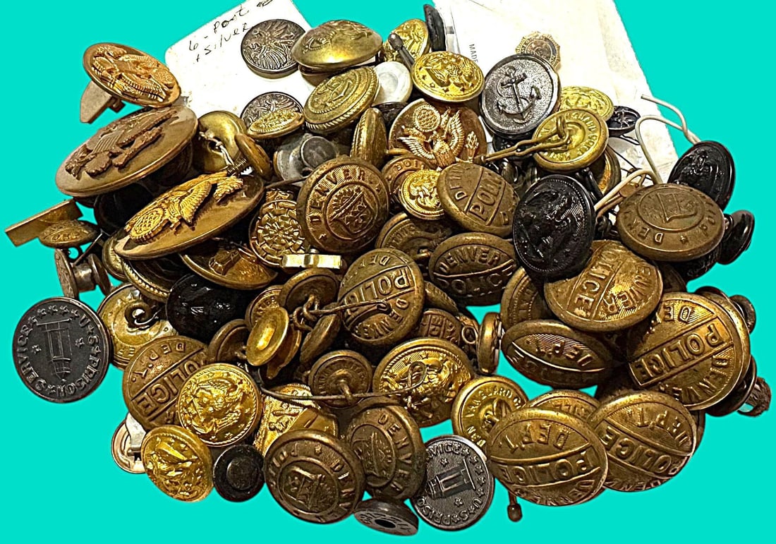 A bag lot of division 1 & 3 assorted uniform buttons (1 of 6)