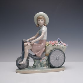 Lladro Porcelain Figurine, Girl Flower Peddler 01005029