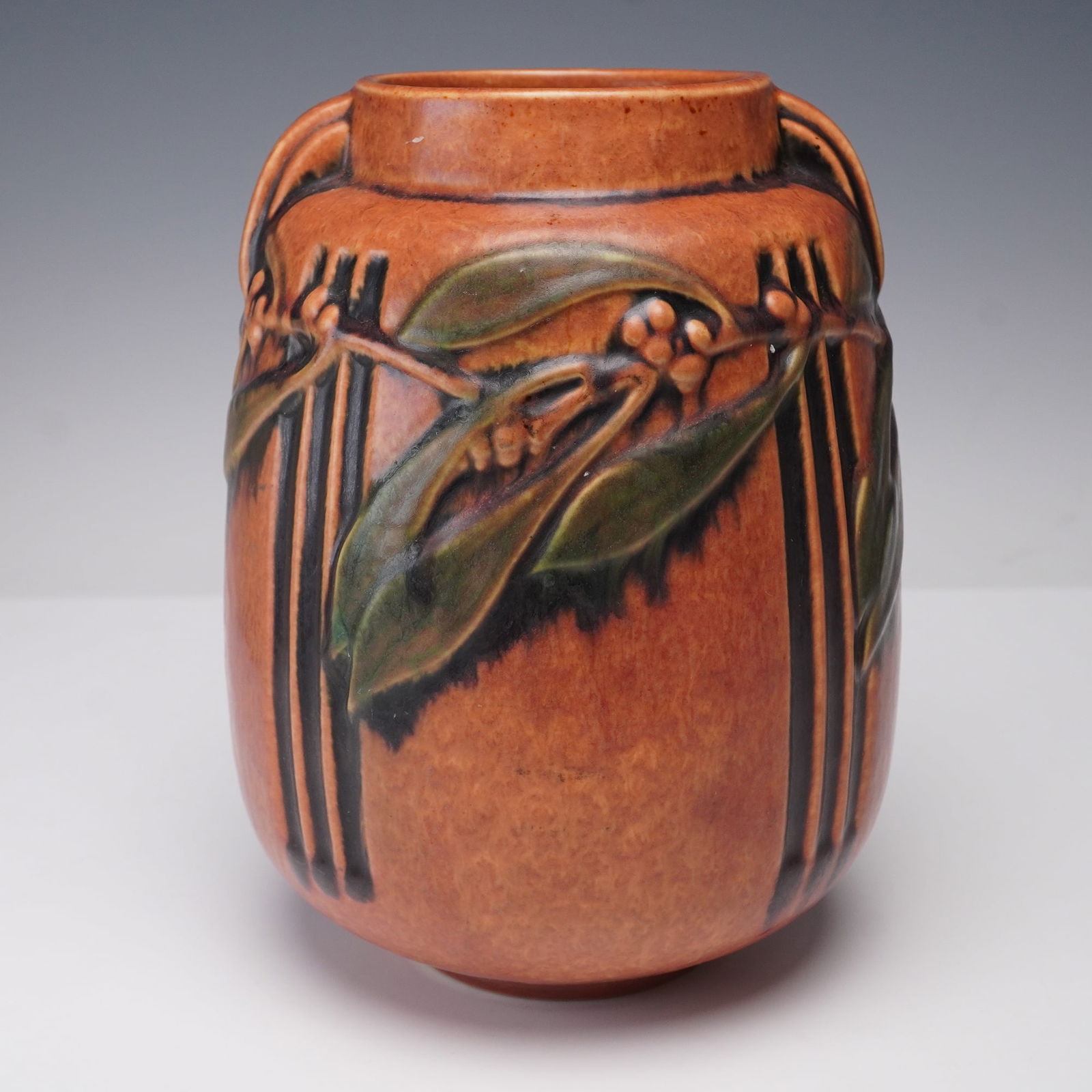 Roseville Pottery Laurel Vase 672-8 (1 of 5)