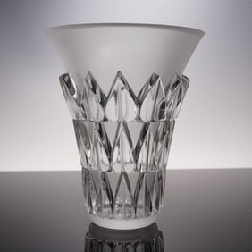 Lalique Crystal Vase, Feuilles