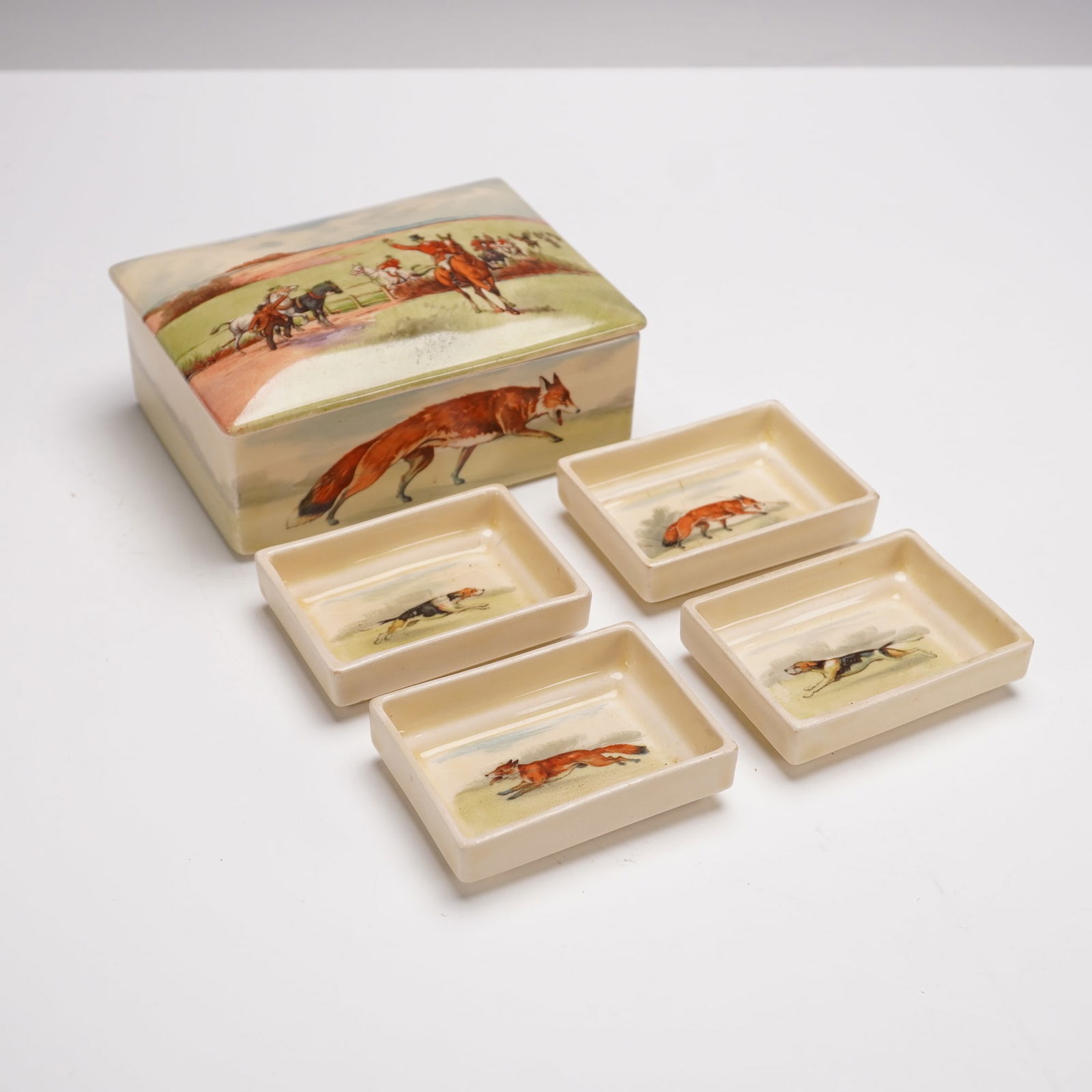 Royal Doulton Porcelain Seriesware Trinket Box, Hunting Scene, Fox & Hounds (1 of 5)