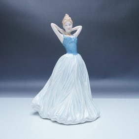 Royal Doulton Figurine Finishing Touch HN4329