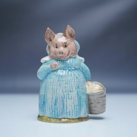 Royal Albert Beatrix Potter Figurine, Aunt Pettitoes