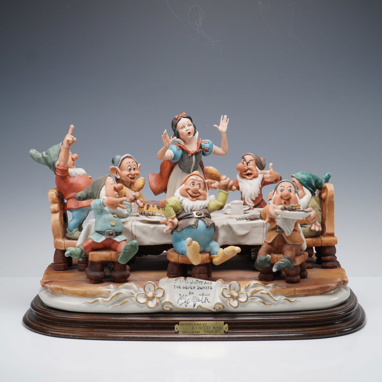 Laurenz Capodimonte Walt Disney Sculpture, Snow White and the Seven Dwarfs: Hand-decorated porcelain sculpture is part of the Laurenz d'Arte Disney Collection, an Italian company renowned for its Capodimonte figurines. Sculpted by Enzo Arzenton, the piece features an incredib