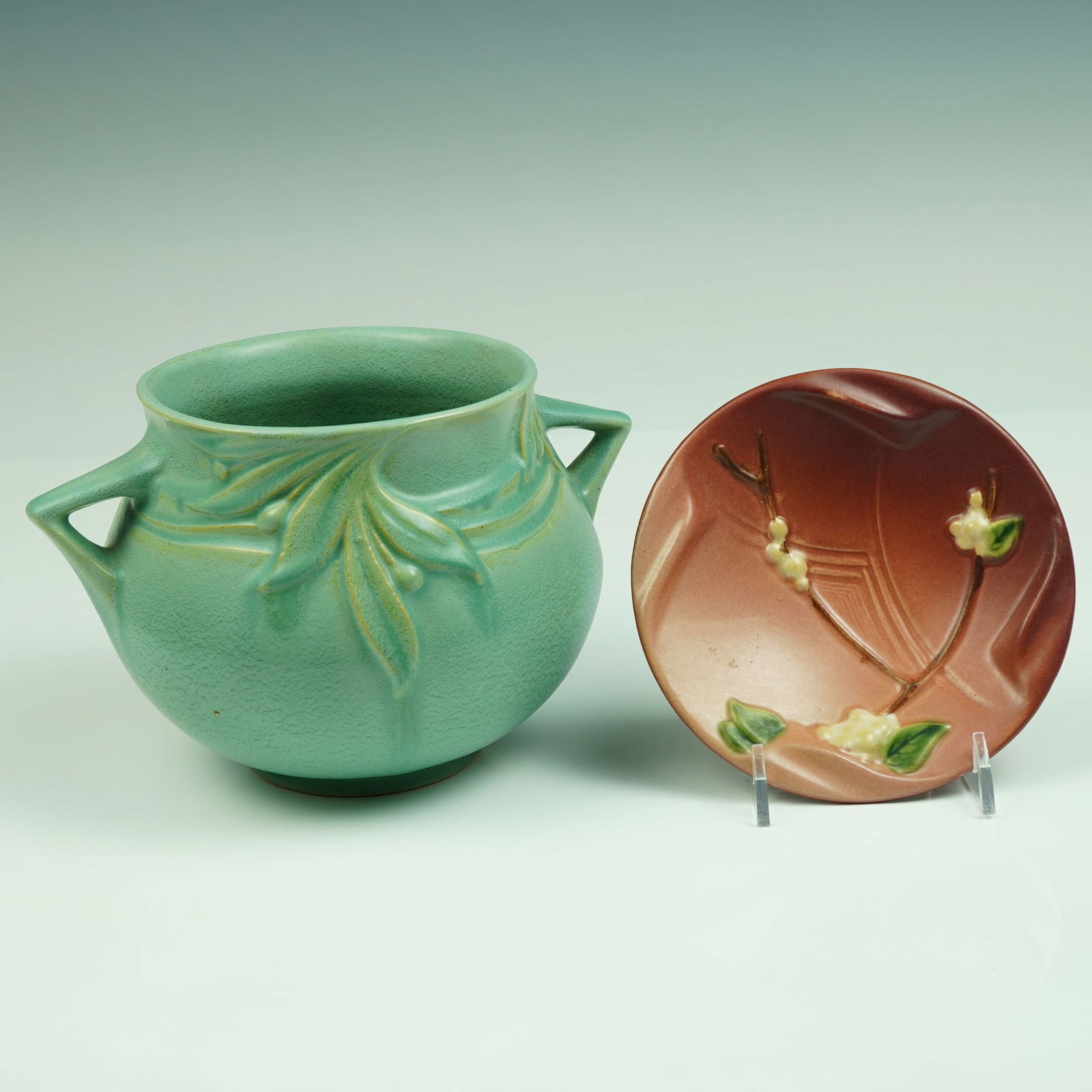 Roseville Pottery Laurel Green Double-Handled Vase & Snowberry Dish (1 of 4)